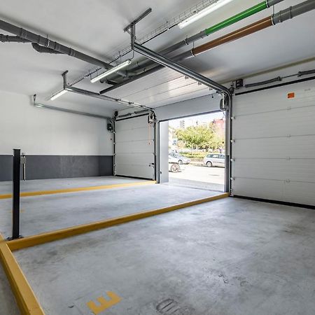 Nomads Lux - 2Bdr & Parking Flores Square 포르투 외부 사진