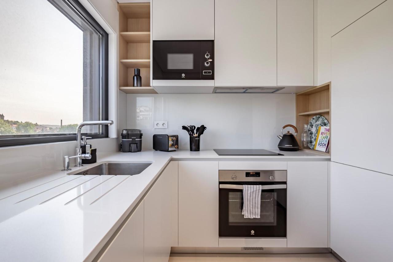Nomads Lux - 2Bdr & Parking Flores Square 포르투 외부 사진