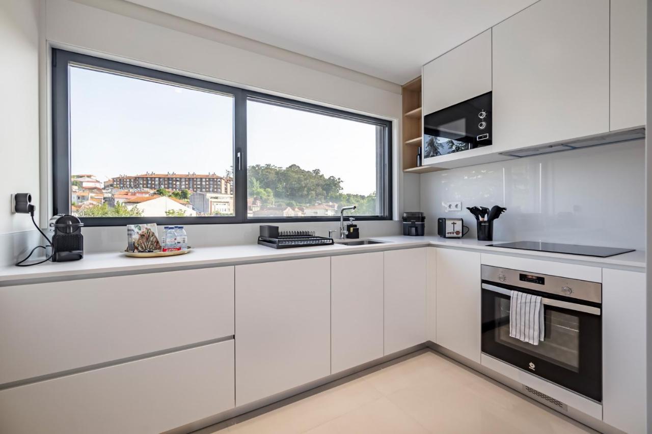 Nomads Lux - 2Bdr & Parking Flores Square 포르투 외부 사진