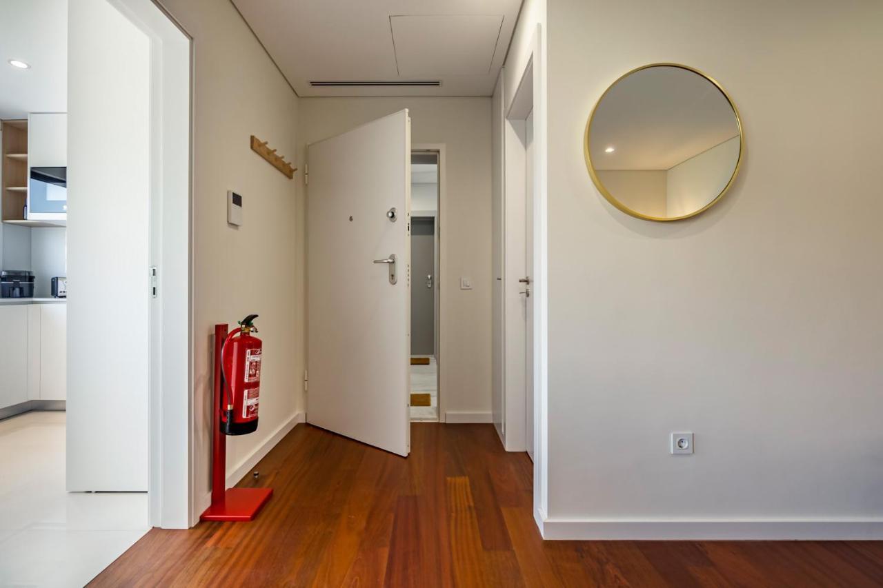 Nomads Lux - 2Bdr & Parking Flores Square 포르투 외부 사진
